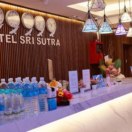 Hotel Sri Sutra Петалинг-Джая Экстерьер фото